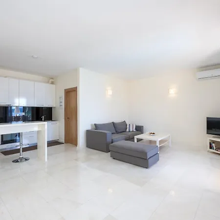 Odysseus Villa Agní